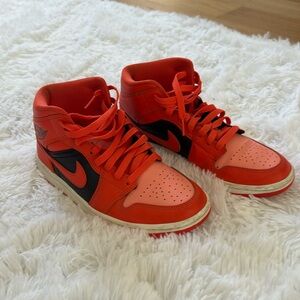 Air Jordan 1 Mid Rush Orange